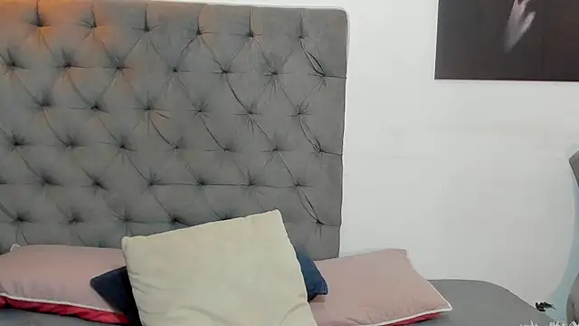 nahiroby ebony online show from April 22, 2026, 5:53 pm