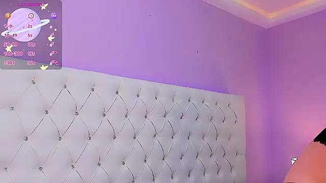 Snapshot of DaniielaV chatting on November 24, 2025, 1:44 pm DaniielaV online show from November 24, 2025, 1:44 pm