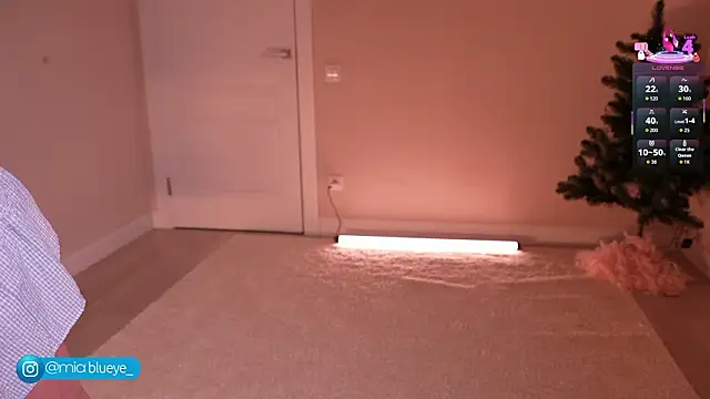 Snapshot of Miablueye chatting on February 19, 2026, 4:37 pm Miablueye online show from February 19, 2026, 4:37 pm