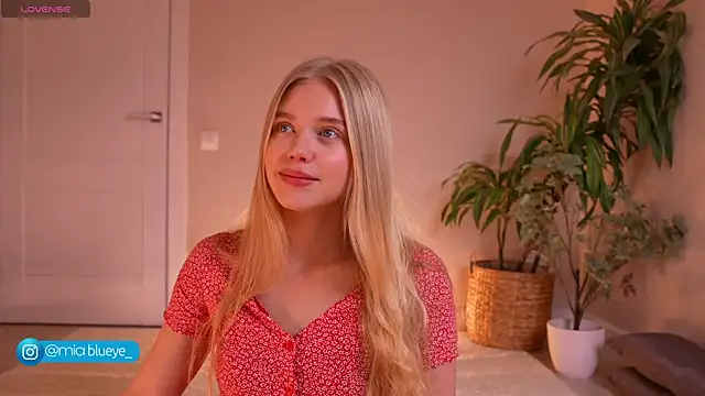 Snapshot of Miablueye chatting on November 2, 2025, 1:16 pm Miablueye online show from November 2, 2025, 1:16 pm