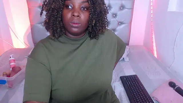 Snapshot of ebony_NeighborMoans chatting on October 17, 2025, 3:21 am ebony NeighborMoans online show from October 17, 2025, 3:21 am