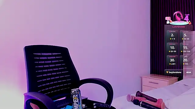 Snapshot of MiaaFarrel chatting on October 26, 2025, 8:15 am MiaaFarrel online show from October 26, 2025, 8:15 am