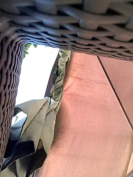 Snapshot of KloePink_ chatting on November 12, 2025, 12:20 pm KloePink online show from November 12, 2025, 12:20 pm