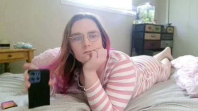 Elliebell online show from February 4, 2026, 3:29 pm