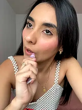 Zafira Montiel online show from December 3, 2025, 8:08 pm