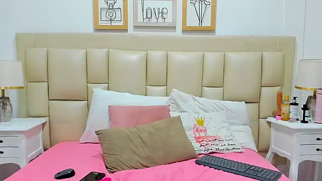 Snapshot of SkinnyGirl_28 chatting on November 20, 2025, 7:14 pm SkinnyGirl 28 online show from November 20, 2025, 7:14 pm