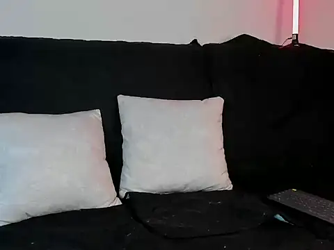 Austin torres  online show from September 19, 2025, 3:32 am