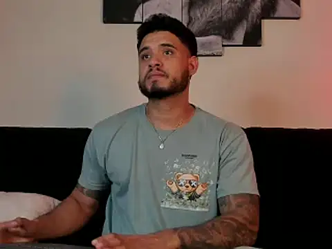 Austin torres  online show from September 18, 2025, 2:36 am