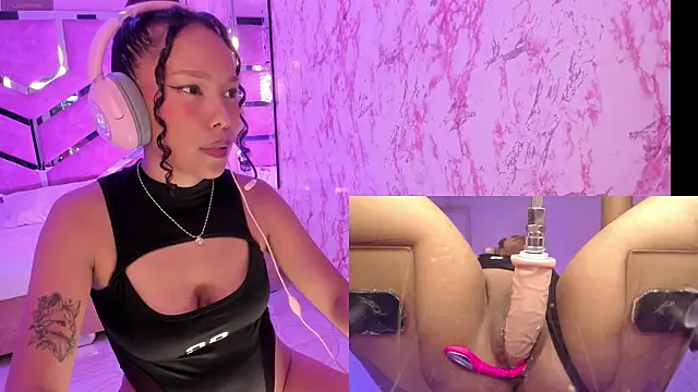 Snapshot of NovaLyn chatting on November 22, 2025, 9:46 pm NovaLyn online show from November 22, 2025, 9:46 pm