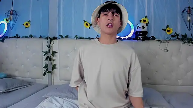 AleAurarashi online show from December 3, 2025, 1:28 am