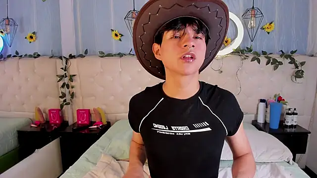 AleAurarashi online show from November 21, 2025, 3:38 am