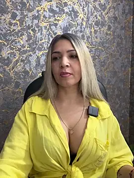 Snapshot of Helena_Foxxx chatting on November 28, 2025, 1:33 pm Helena Foxxx online show from November 28, 2025, 1:33 pm