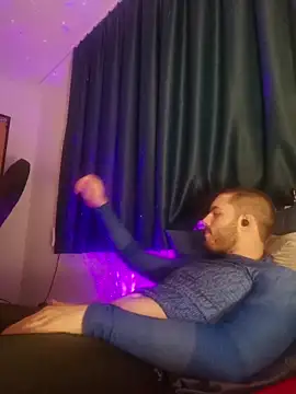 Snapshot of EyesNeverLies chatting on March 3, 2026, 10:39 pm EyesNeverLies online show from March 3, 2026, 10:39 pm