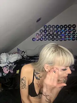 Snapshot of FluffySlutt chatting on September 18, 2025, 2:31 pm FluffySlutt online show from September 18, 2025, 2:31 pm