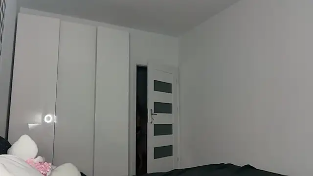 Snapshot of FluffySlutt chatting on October 9, 2025, 10:54 pm FluffySlutt online show from October 9, 2025, 10:54 pm