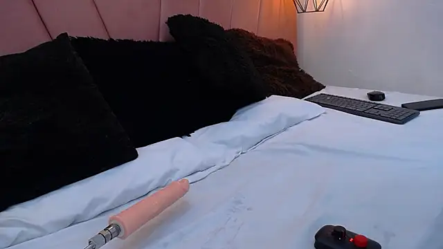 Snapshot of miss_m1a chatting on November 17, 2025, 11:25 am miss m1a online show from November 17, 2025, 11:25 am