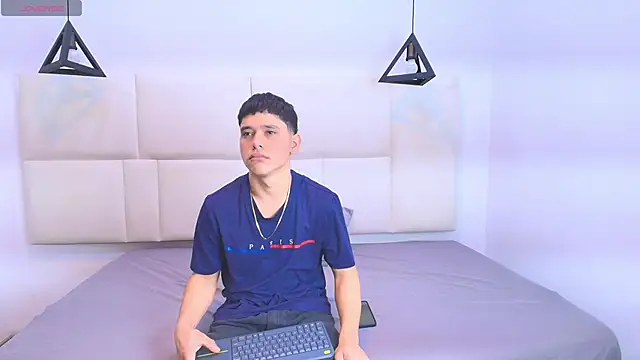 aron twink66 online show from September 27, 2025, 2:23 pm