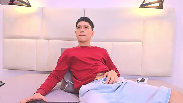 aron twink66 online show from September 24, 2025, 3:18 pm