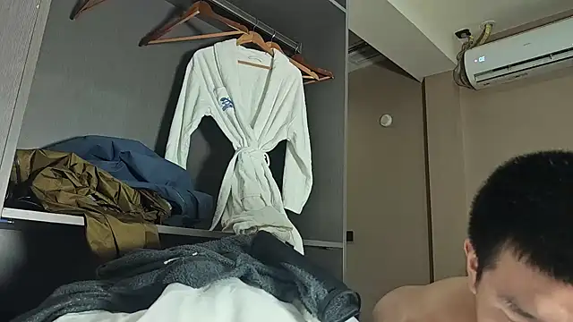 AAASuck online show from December 20, 2025, 2:09 pm