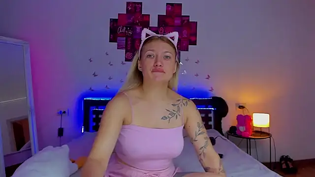 MikkiShowww online show from September 26, 2025, 6:04 pm