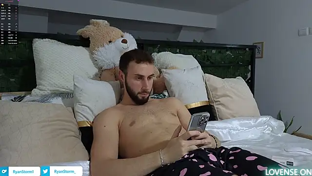 Snapshot of RyanStorm_ chatting on October 27, 2025, 9:16 pm RyanStorm online show from October 27, 2025, 9:16 pm