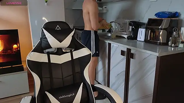 Snapshot of RyanStorm_ chatting on November 10, 2025, 12:10 pm RyanStorm online show from November 10, 2025, 12:10 pm