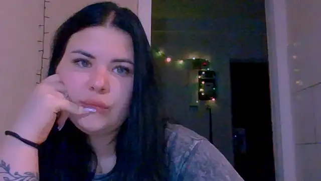  Trisha li online show from December 21, 2025, 8:05 am