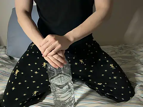 hijin11415 online show from February 9, 2026, 3:21 pm