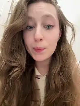 Snapshot of FroggyAnna chatting on June 17, 2026, 5:01 pm FroggyAnna online show from June 17, 2026, 5:01 pm
