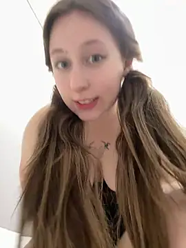 Snapshot of FroggyAnna chatting on July 28, 2026, 8:52 pm FroggyAnna online show from July 28, 2026, 8:52 pm