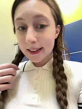Snapshot of FroggyAnna chatting on July 3, 2026, 4:24 pm FroggyAnna online show from July 3, 2026, 4:24 pm
