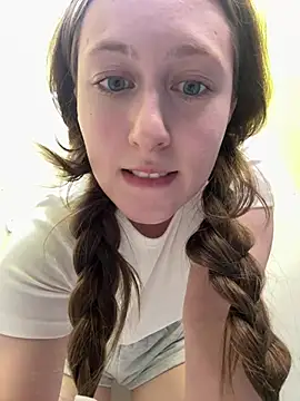 Snapshot of FroggyAnna chatting on June 30, 2026, 4:07 pm FroggyAnna online show from June 30, 2026, 4:07 pm