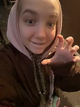 FroggyAnna online show from October 14, 2025, 3:12 pm