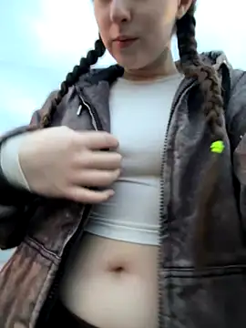 FroggyAnna online show from October 26, 2025, 2:17 pm