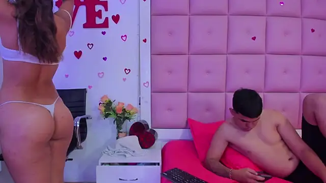 Snapshot of Aliss_Aron chatting on March 11, 2026, 12:10 pm Aliss Aron online show from March 11, 2026, 12:10 pm