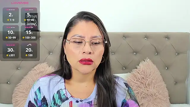 Snapshot of Isbettyche chatting on November 18, 2025, 12:04 am Isbettyche online show from November 18, 2025, 12:04 am