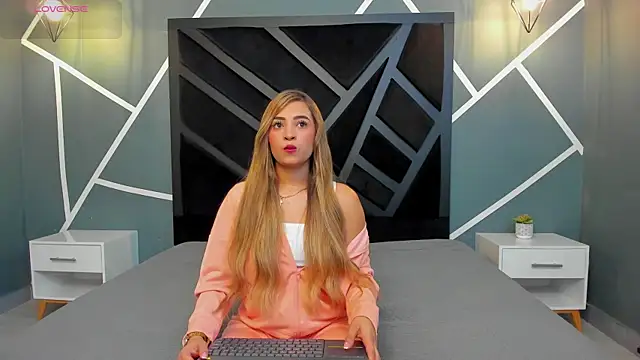 Snapshot of Alana_cox_ chatting on November 27, 2025, 8:20 pm Alana cox online show from November 27, 2025, 8:20 pm