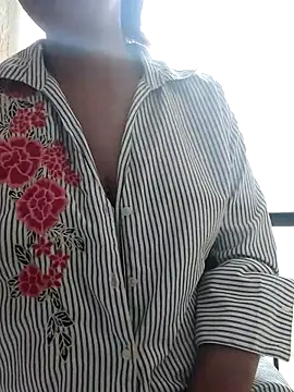 Snapshot of Love_birdss69 chatting on October 30, 2025, 11:19 am Love birdss69 online show from October 30, 2025, 11:19 am