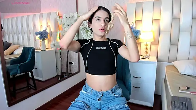 Snapshot of Valery_Rosse__ chatting on September 11, 2025, 1:00 pm Valery Rosse online show from September 11, 2025, 1:00 pm