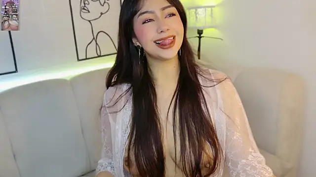 Snapshot of VioletBlacke_ chatting on April 13, 2026, 1:37 pm VioletBlacke online show from April 13, 2026, 1:37 pm