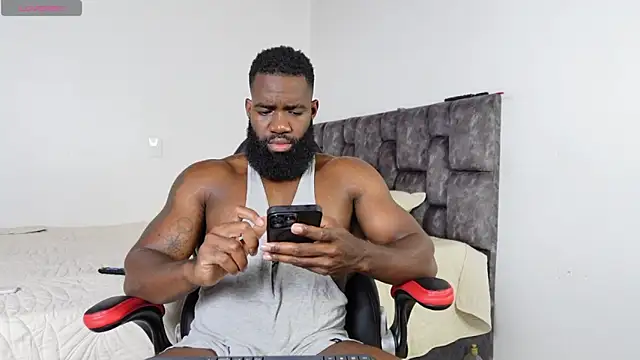 Snapshot of james_musclebbc chatting on June 14, 2026, 10:55 pm james musclebbc online show from June 14, 2026, 10:55 pm