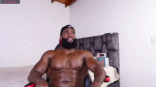 Snapshot of james_musclebbc chatting on July 30, 2026, 12:10 am james musclebbc online show from July 30, 2026, 12:10 am