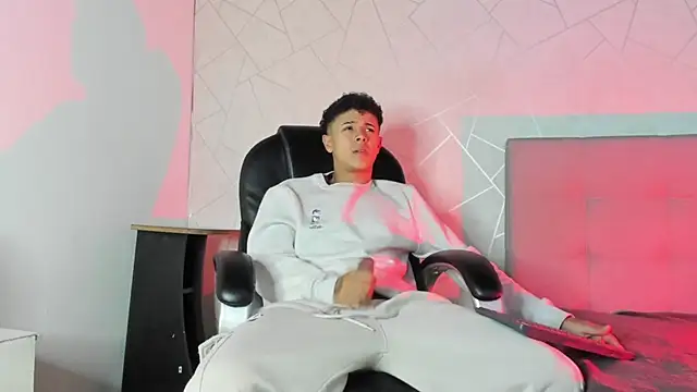 Snapshot of Alex_Colton7 chatting on November 30, 2025, 4:02 am Alex Colton7 online show from November 30, 2025, 4:02 am