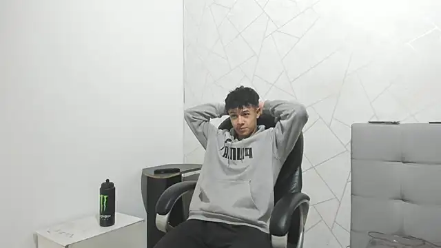 Snapshot of Alex_Colton7 chatting on November 14, 2025, 3:43 am Alex Colton7 online show from November 14, 2025, 3:43 am