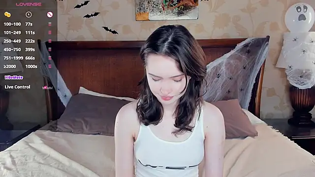 HerminePenna online show from November 3, 2025, 8:12 pm