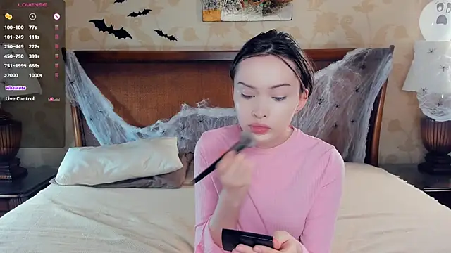 HerminePenna online show from November 1, 2025, 8:25 pm