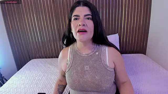 Snapshot of Roxie-NS chatting on November 26, 2025, 12:05 pm Roxie-NS online show from November 26, 2025, 12:05 pm