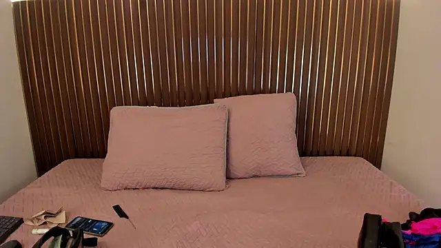 Snapshot of Roxie-NS chatting on September 11, 2025, 11:32 am Roxie-NS online show from September 11, 2025, 11:32 am