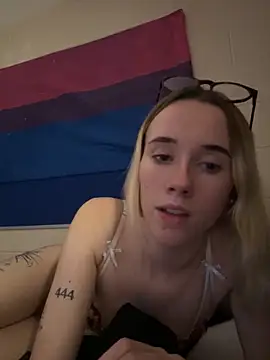 Snapshot of DollBabyy chatting on November 13, 2025, 10:02 pm DollBabyy online show from November 13, 2025, 10:02 pm