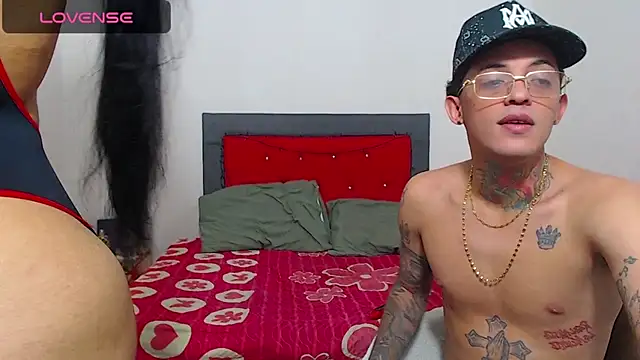 miawhithee online show from December 19, 2025, 10:01 pm